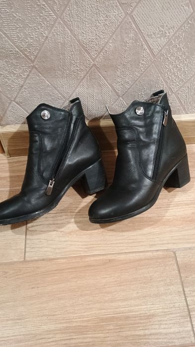 Продавам зимни боти