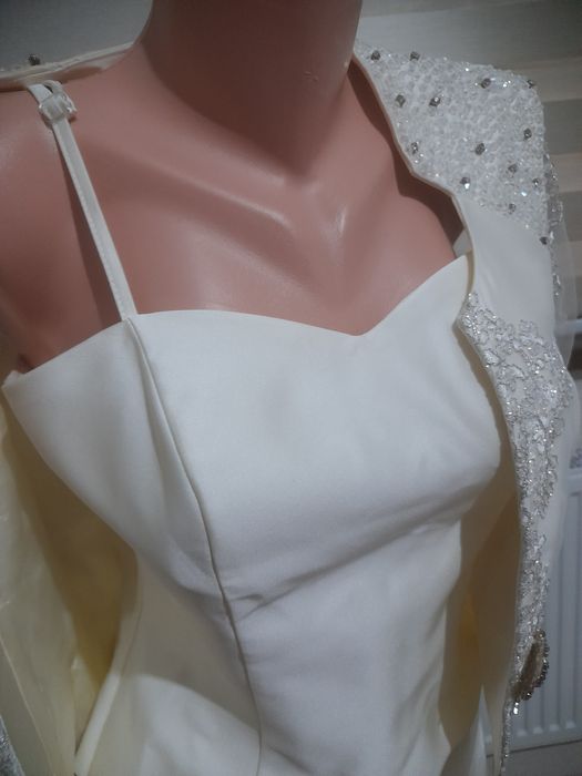 Красивая нарядная тройка