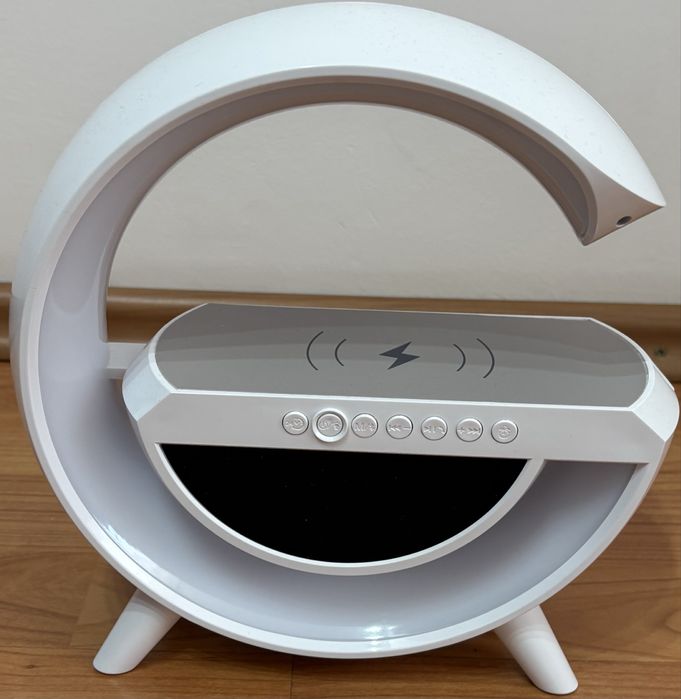 Vând lampă smart cu incărcare wireless, cu funcție de boxă portabilă