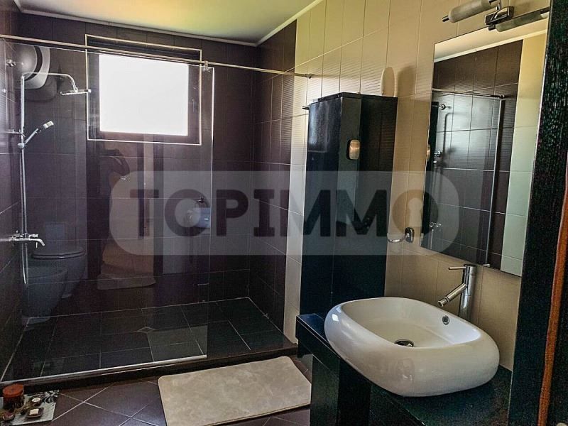 Дава се под наем Тристаен апартамент в Варна, м-т Св. Никола - 130 кв.м за 665 € - Снимка #9