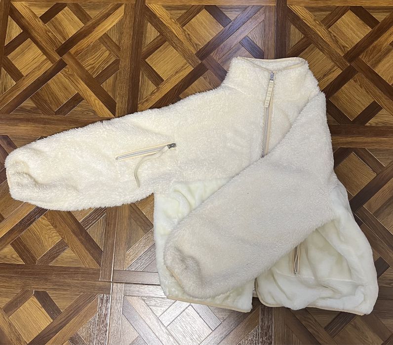 Продам совершенно новую куртку оригинал UGG