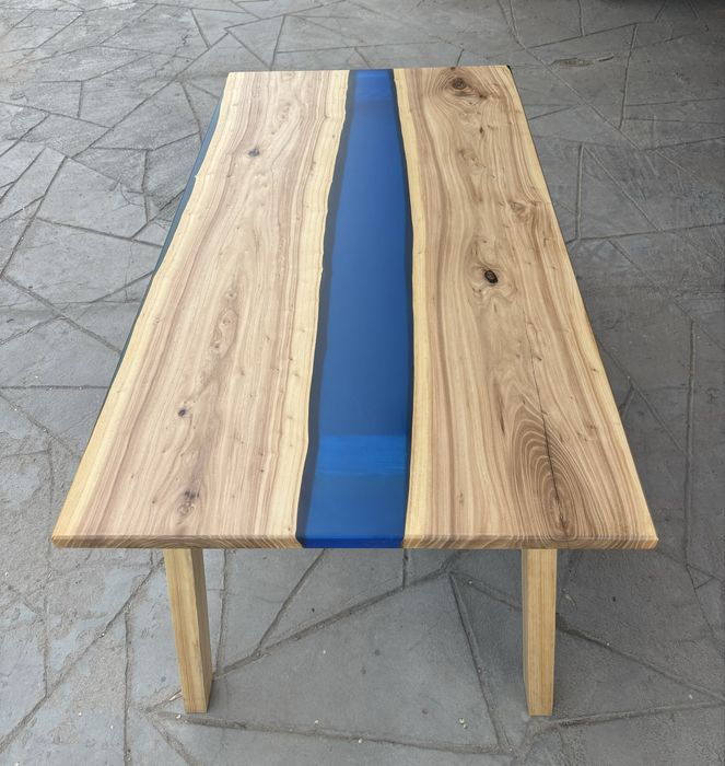Стол из эпоксидной смолы