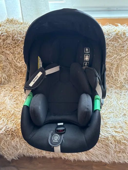 Столче за кола с аксесоари за захващане на количка