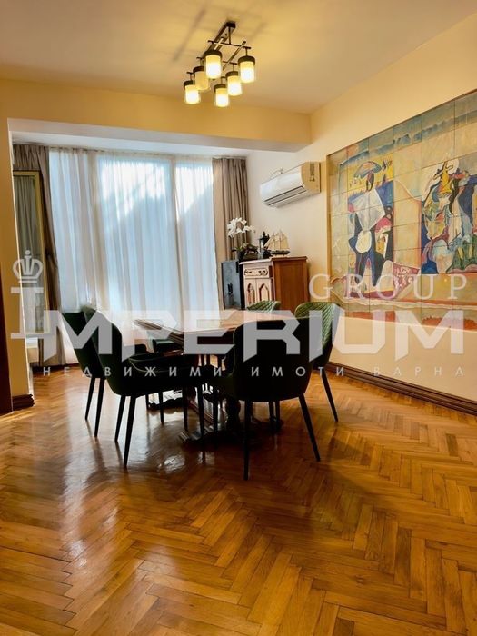Дава се под наем Тристаен апартамент в Варна, Център - 110 кв.м за 750 € - Снимка #1