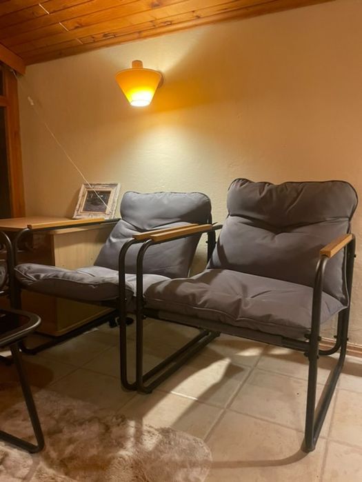 Комплект мебели – столове, диван и малка маса