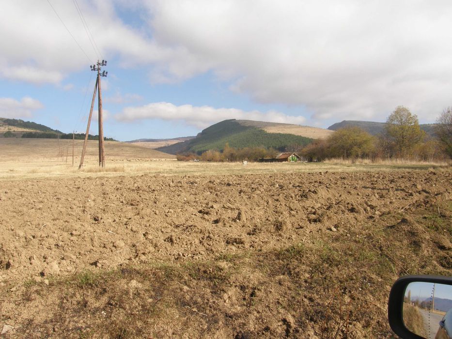 Продава се Парцел в с. Комщица, Област София-област - 1235 кв.м за 40 €/кв.м - Снимка #11