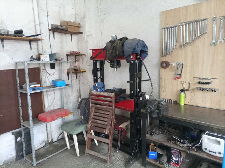 Давам под наем клетка/част от автосервиз