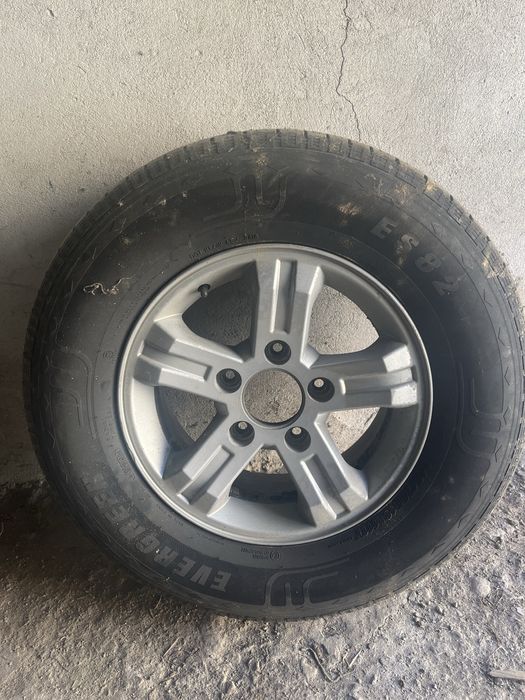 Джанти с гуми 16 цола 245/70R16 5x140