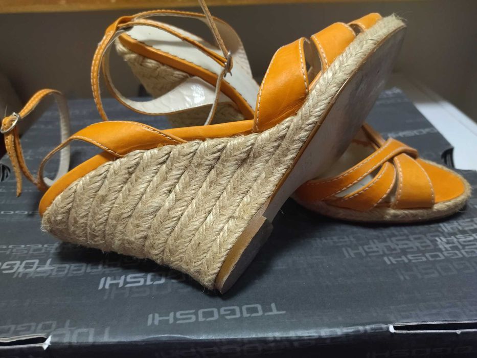 Плетени сандали на платформа ZARA