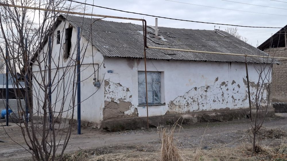 Er uchastkasi sotiladi uy bor kadastir xujjatlari  bor 15 sotx