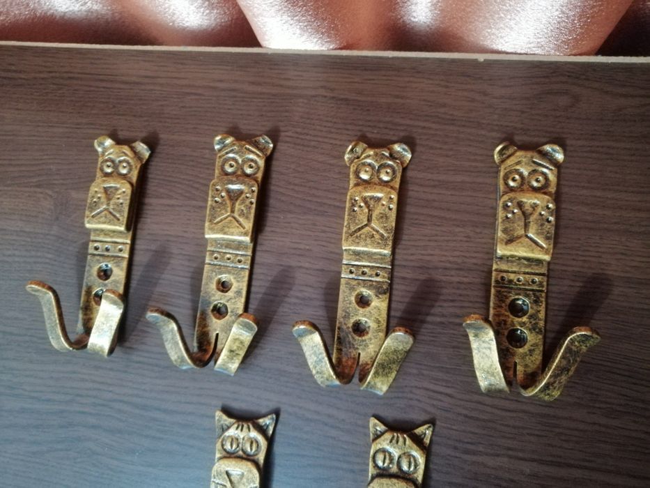 Крючки для прихожей