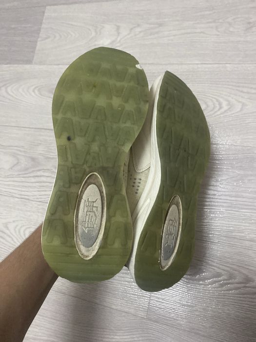 Продам кроссовки Anta