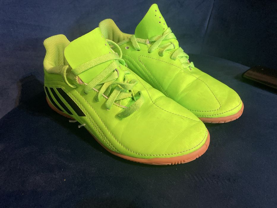 Incaltaminte pentru fotbal marimea 33