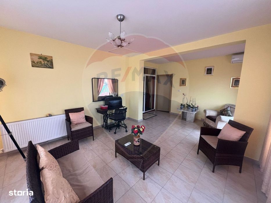 Casă / Vilă 7 camere Garoafa