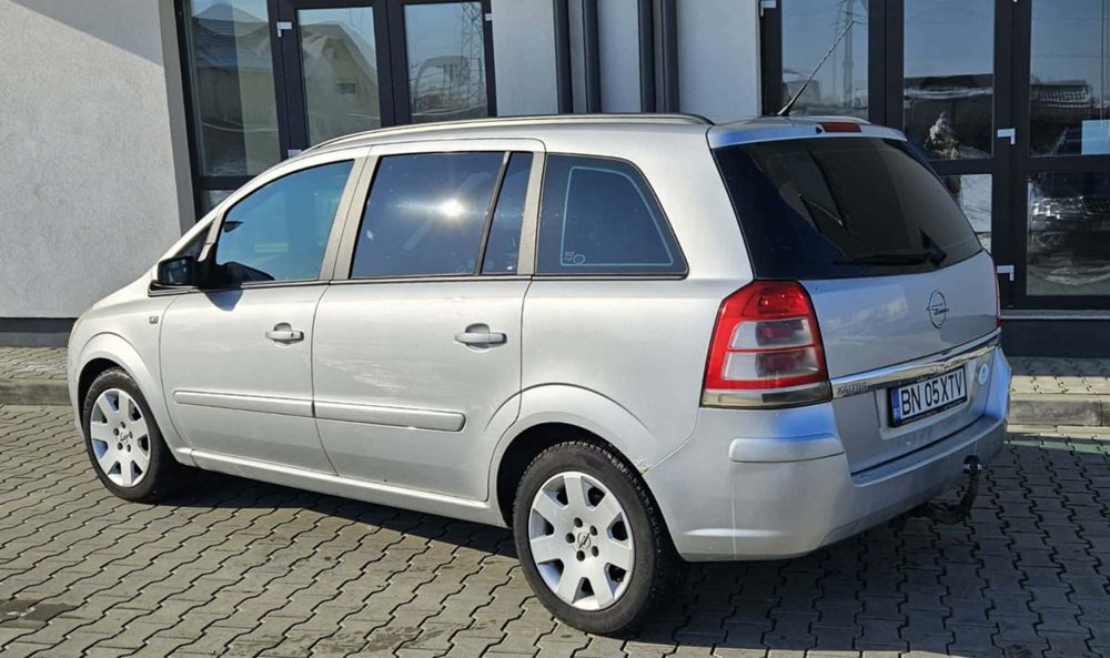 Opel Zamfira de vazare
