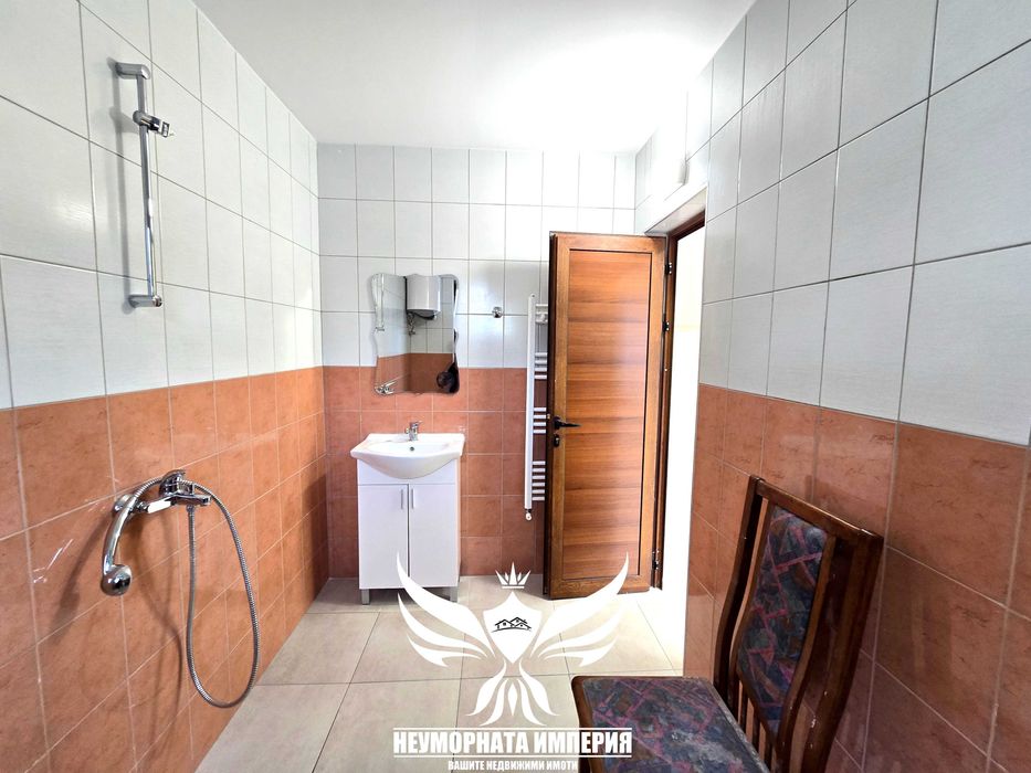 Под наем 43кв.м. 4 етаж помещение, офис студио, салон, ателие в град Асеновград топ център