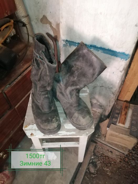 Продам коньки роликовые, одежда рабочая, обувь