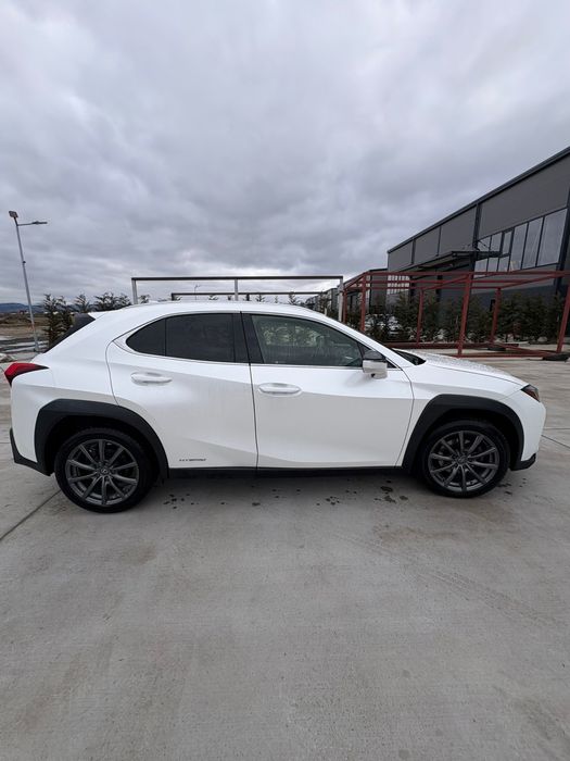 Lexus UX260H hybrid