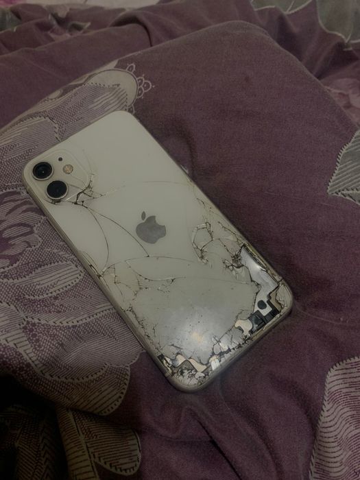 Айфон 11 128гб фейс тру тон есть