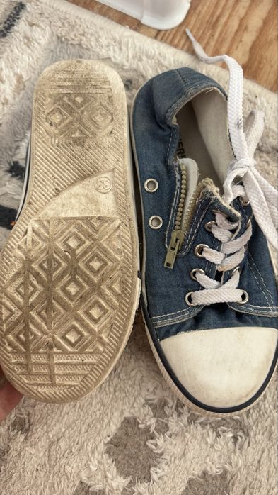 Отдам даром обувь