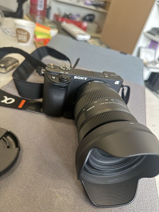 Безогледална камера Sony a6400 с обектив на sigma