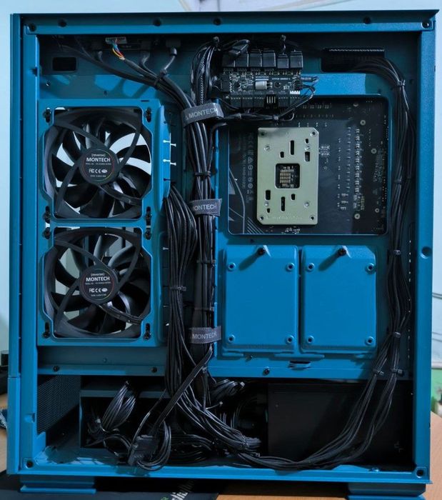 Продаётся Компютер на Amd 9800x3d AORUS X870E Pro