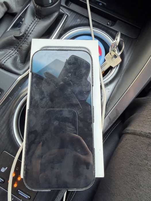 Iphone 15pro, с документами