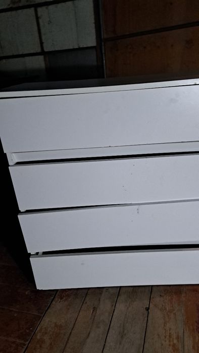 кухонный гарнитур ,комод, детская кровать