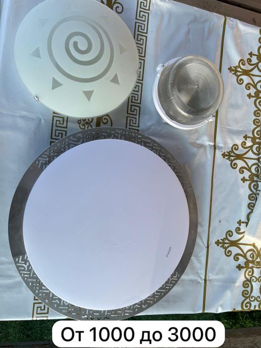 Продам люстры и бра .