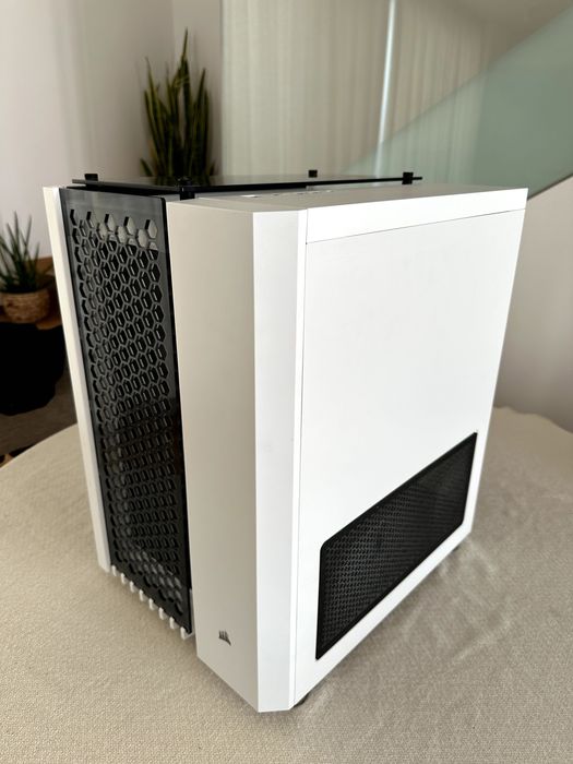 Carcasa Crystal Series 680X RGB + 2 Extra Ventilatoare RGB