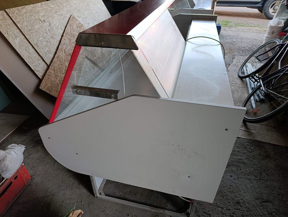 Продам холодильные ветрины 2 штуки