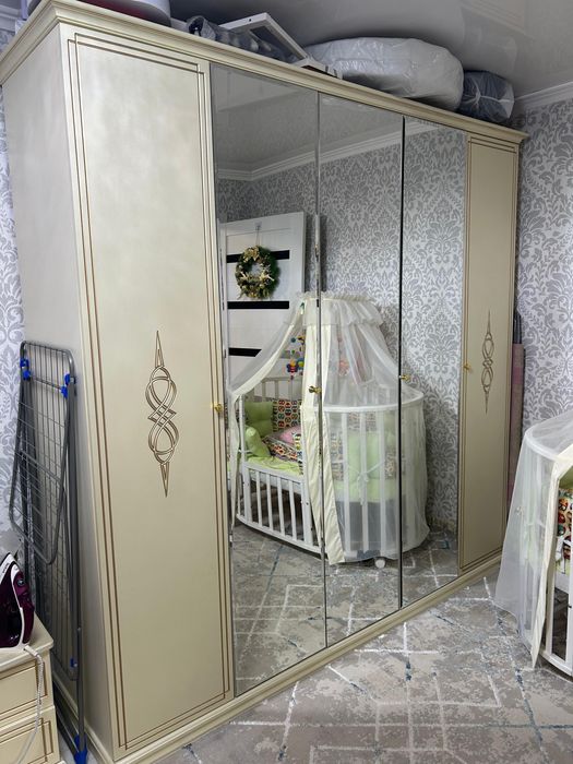 Продается спальный гарнитур