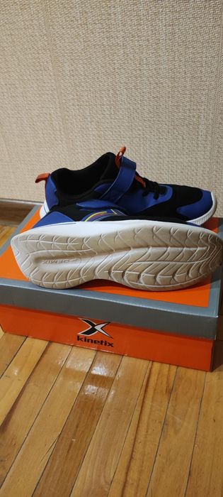 Кроссовки demix 38 размер