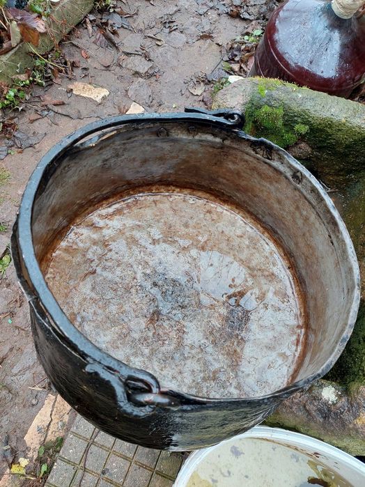 Стар меден котел