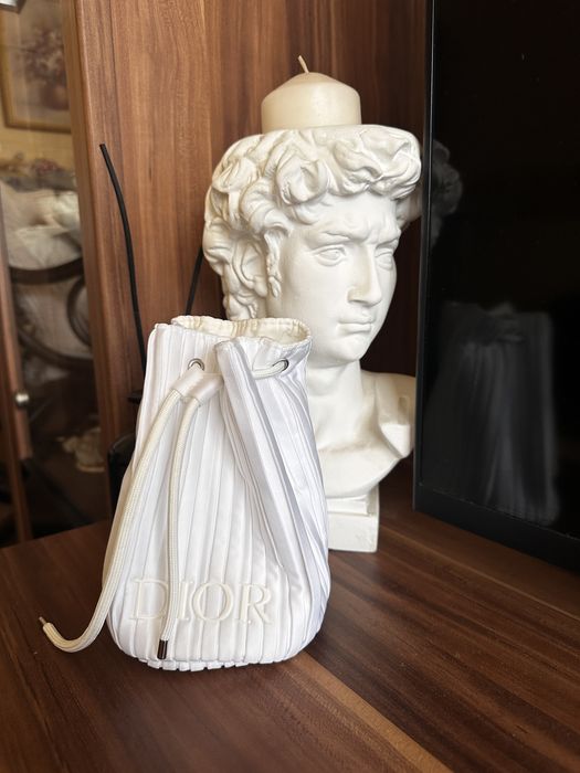 Косметичка-мешок Dior ( оригинал) Новая.