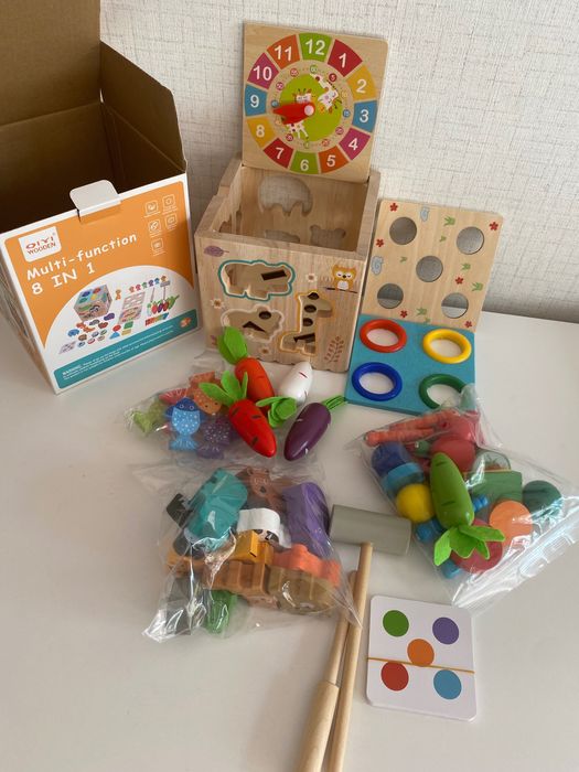 Сензорен дървен куб за двигателни умения - 8 в 1, монтесори