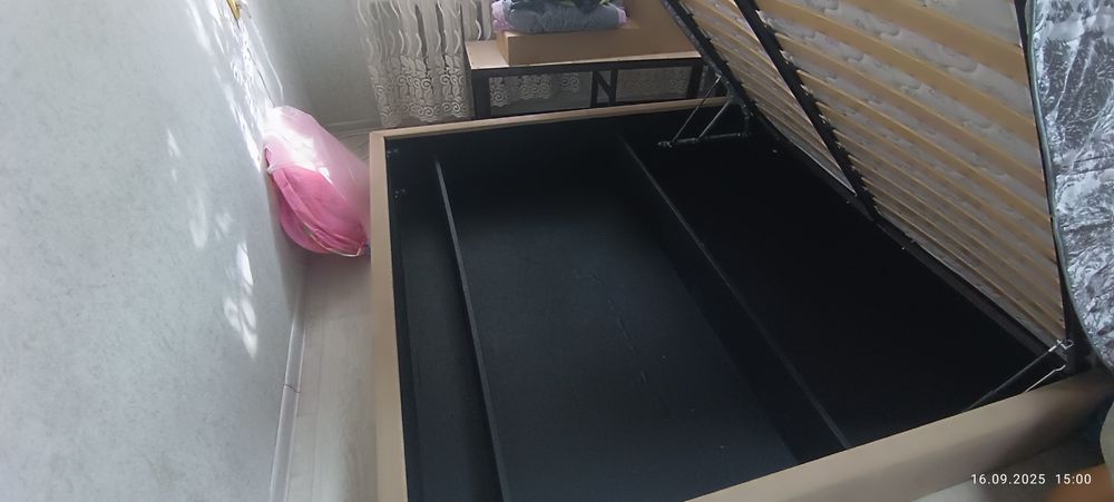 Продам двухспальную кровать