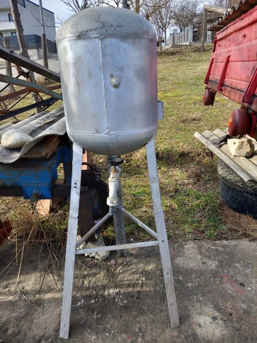 De vânzare panouri cu rame de fier ,cișmea de apa,soba și circula