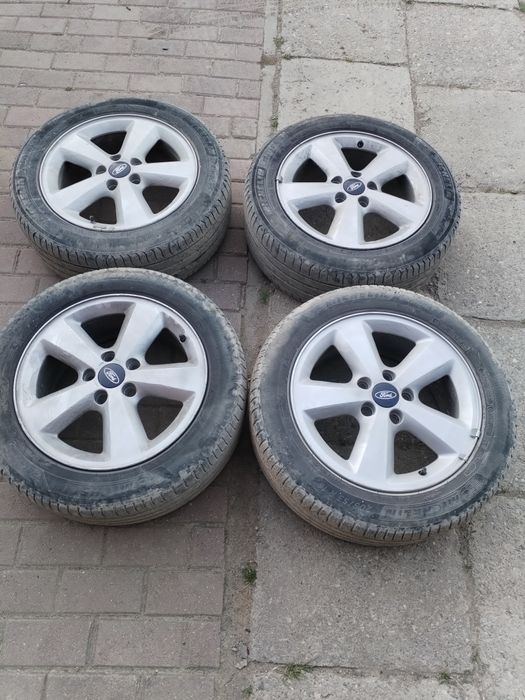 Vând jante ford R 16