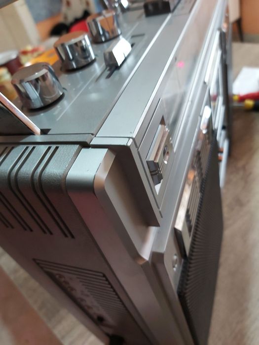 Vând casetofon Trident