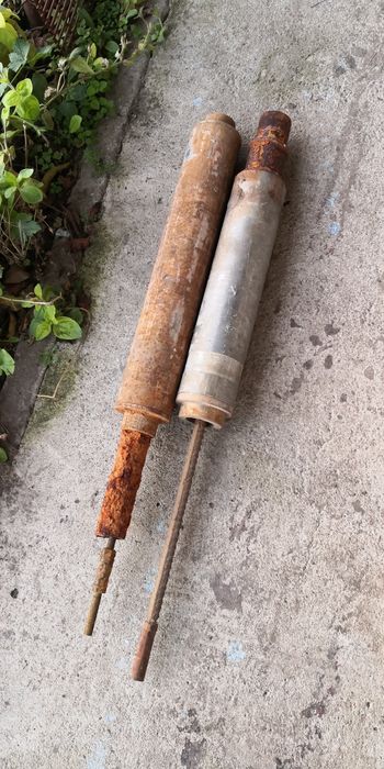 Цилиндър с клапани и бутало за ръчна помпа