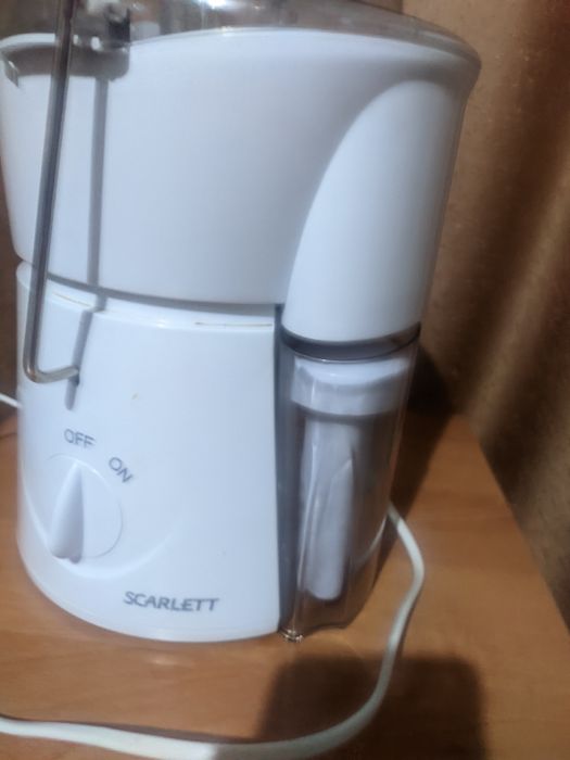 Соковыжималка "SCARLETT"SC-017