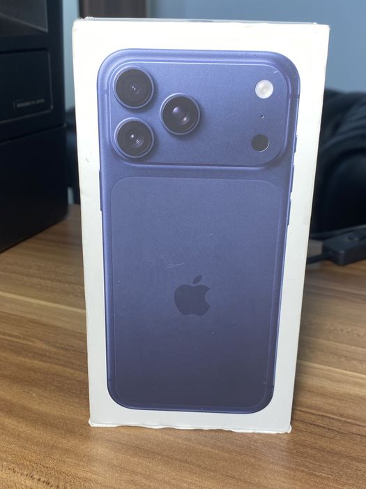 iPhone 17 Pro Max • 256 GB • Deep Blue