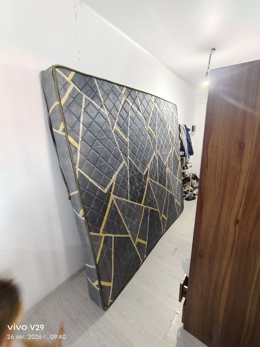 Продам матрас размері 200-220