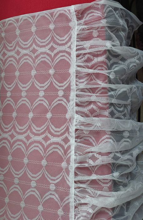 Продавам дълга завеса бяла, готова за окачване