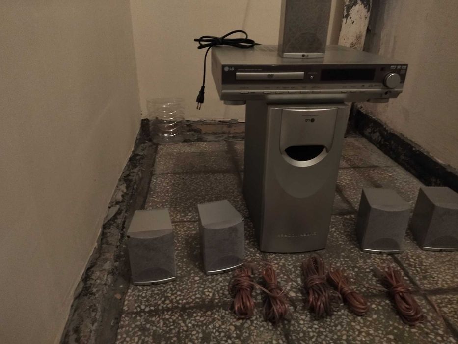 DVD-хоумтеатер LG