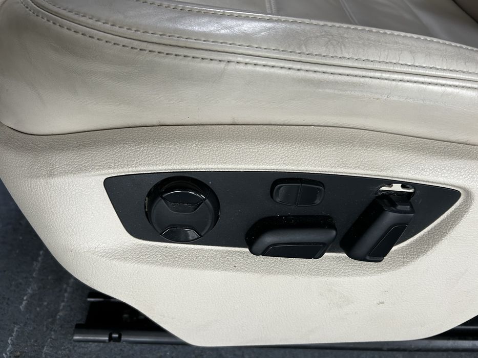 Interior piele electric , scaune față si banchete spate  Volkswagen Touareg 7P