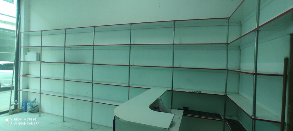 Витрины и полки для магазинов