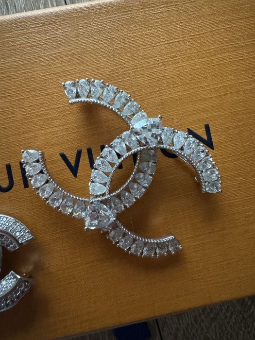 Брошки chanel с кристали
