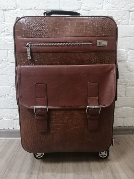 Продам чемодан из эко-кожи